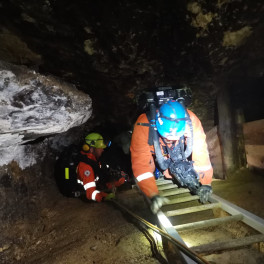 Tematické cvičení oddílů lezců ve stříbrném dole v Horním Městě