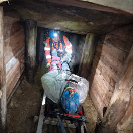 Tematické cvičení oddílů lezců ve stříbrném dole v Horním Městě