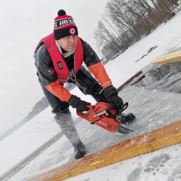 Zimní výcvik báňských potápěčů HBZS Ostrava – potápění pod ledem