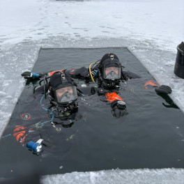 Zimní výcvik báňských potápěčů HBZS Ostrava – potápění pod ledem
