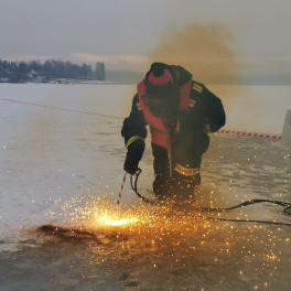 Zimní výcvik báňských potápěčů HBZS Ostrava – potápění pod ledem